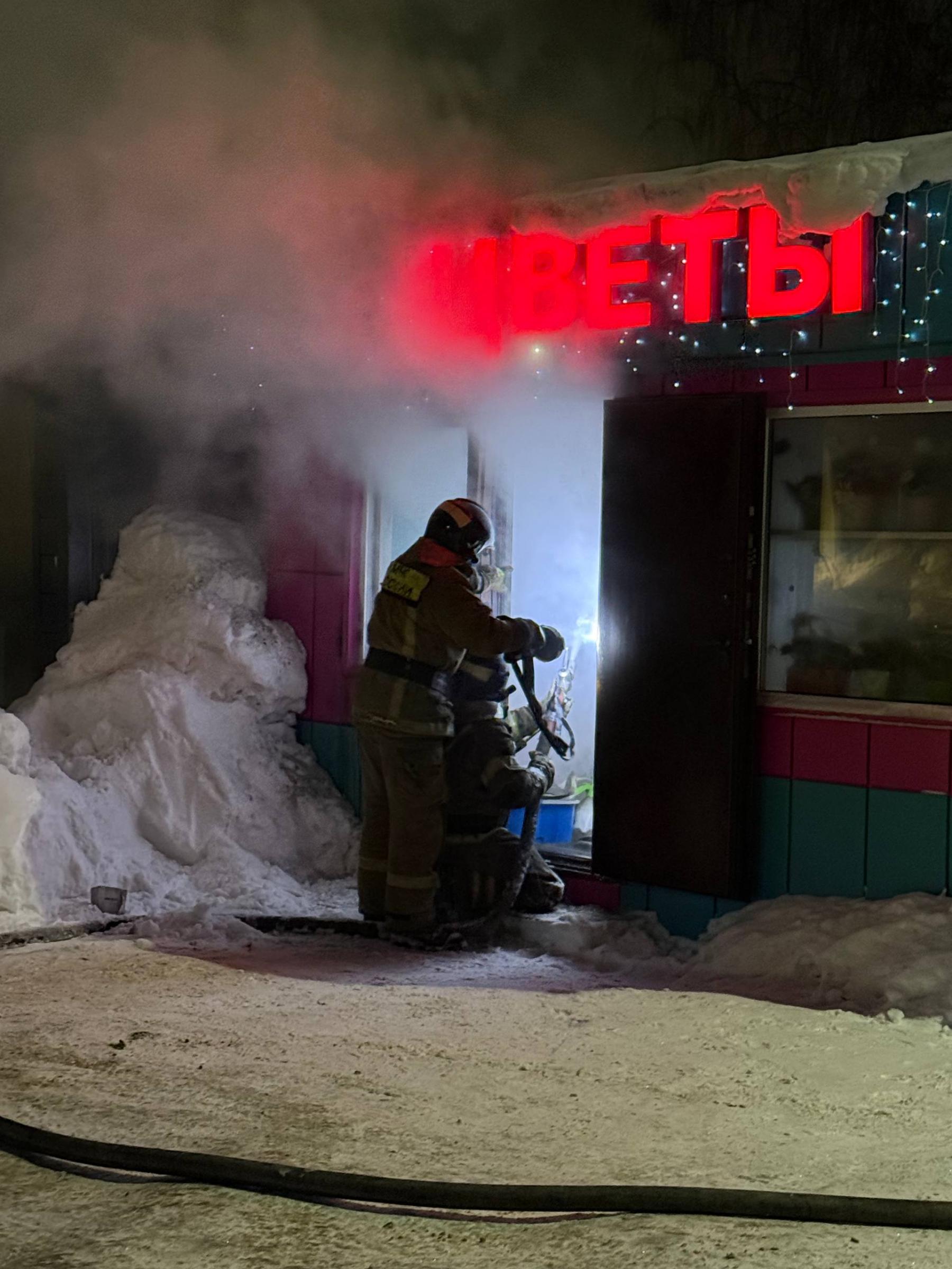 Фото В Новосибирске покупатель угрожал продавцам мачете после отказа продать спиртное 4